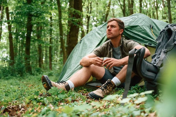 Quelle est l'histoire derrière les grandes découvertes géographiques de l'ère des explorations ?